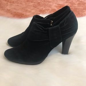 Dana Buchman ⚜️ Allen Black Sueded Leather Heeled Booties